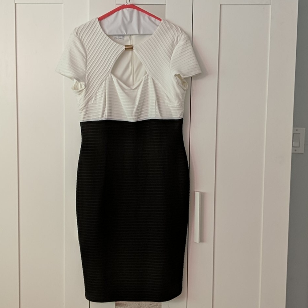 London Times Classy Black and White Dress Size 14